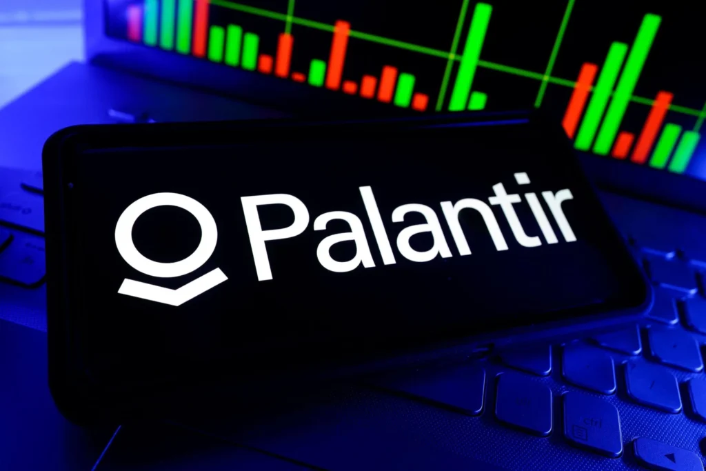 Palantir Shares Retreat as Defense AI Hype Loses Steam Following Morning Spike