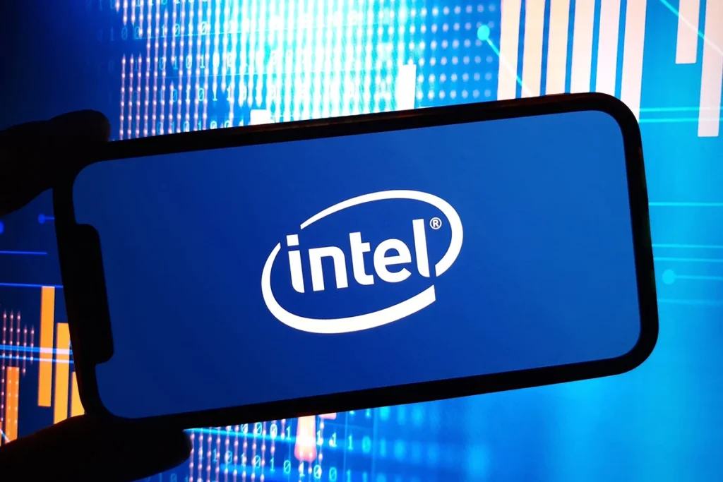 U.S. Government’s 8.4% Intel Stake Pushes INTC Shares Higher Amid Restructuring
